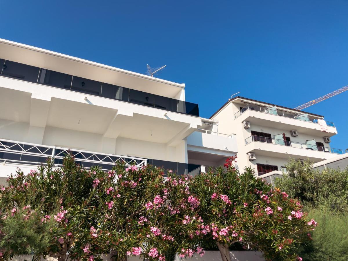 Apartments Goro Подстрана Екстериор снимка
