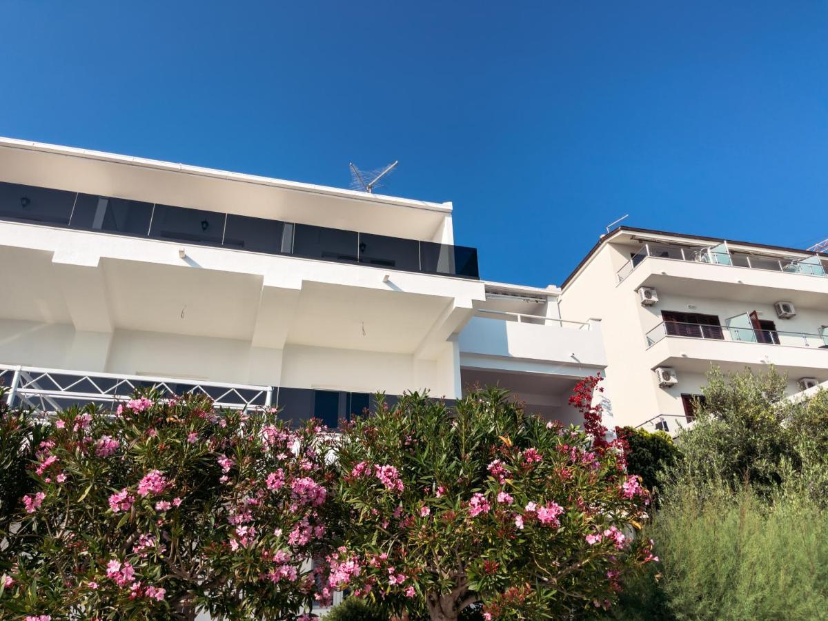 Apartments Goro Подстрана Екстериор снимка