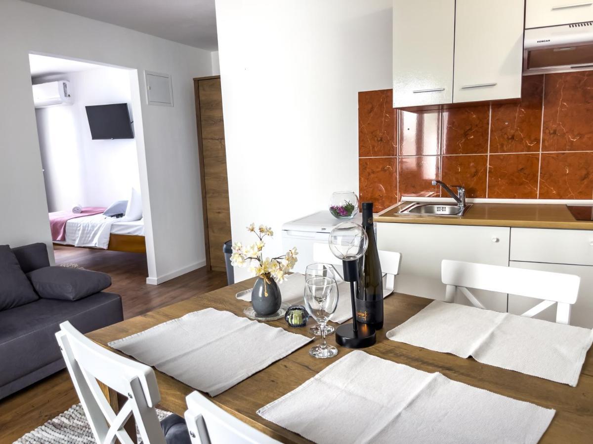Apartments Goro Подстрана Екстериор снимка